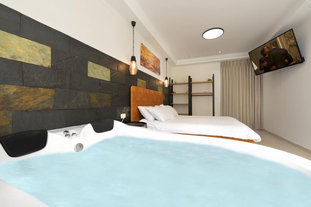 El Viso Verde Luxury Suites Had Nes Bagian luar foto