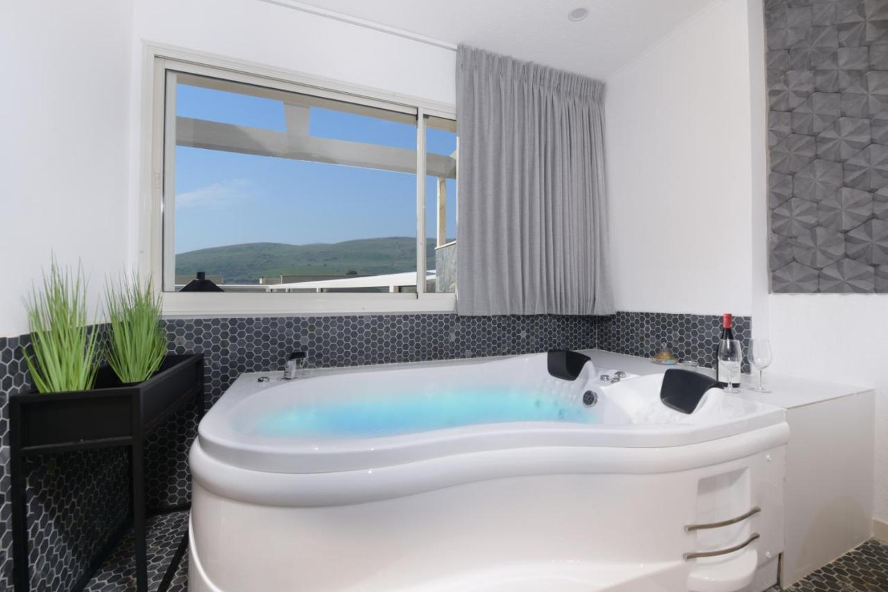 El Viso Verde Luxury Suites Had Nes Bagian luar foto