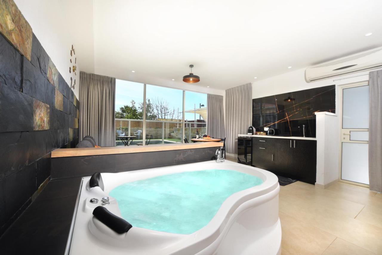 El Viso Verde Luxury Suites Had Nes Bagian luar foto